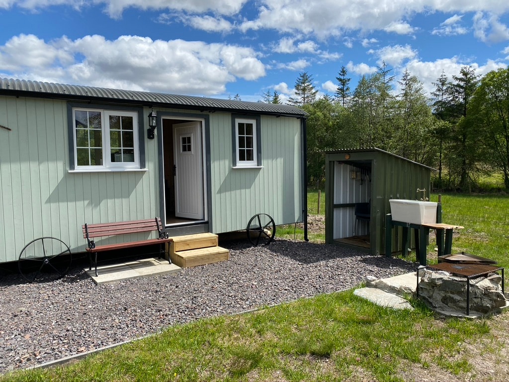 Wee Highland Hideaway Hut ，带整体卫生间