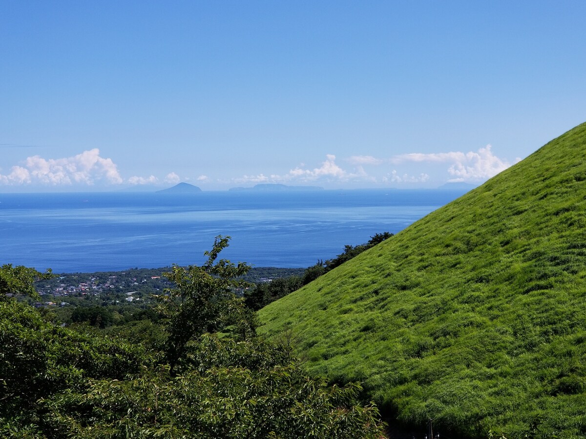 令人惊叹的景观！ Izu 's Omuroyama ，您也可以想要英■式小屋和富士山！步行1分钟即可抵达大山和周边动物园