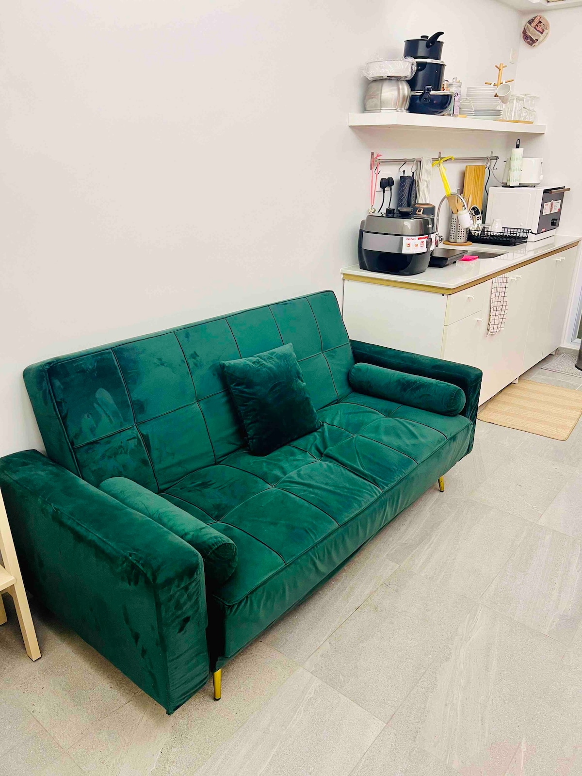 A Cozy Studio with Terrace in Sheung Wan!