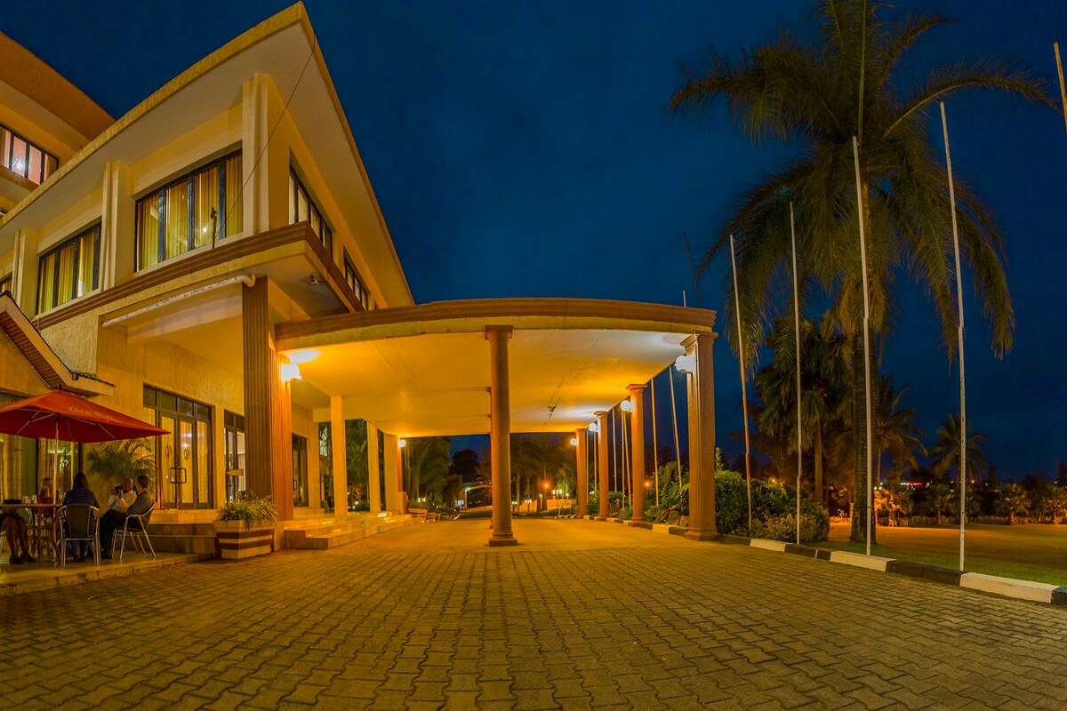MBARARA湖景度假村酒店单人入住