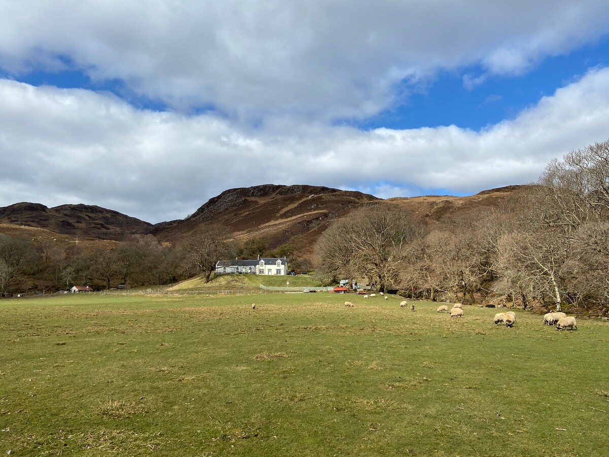 莫拉尔湖（ Loch Morar ）的老学校