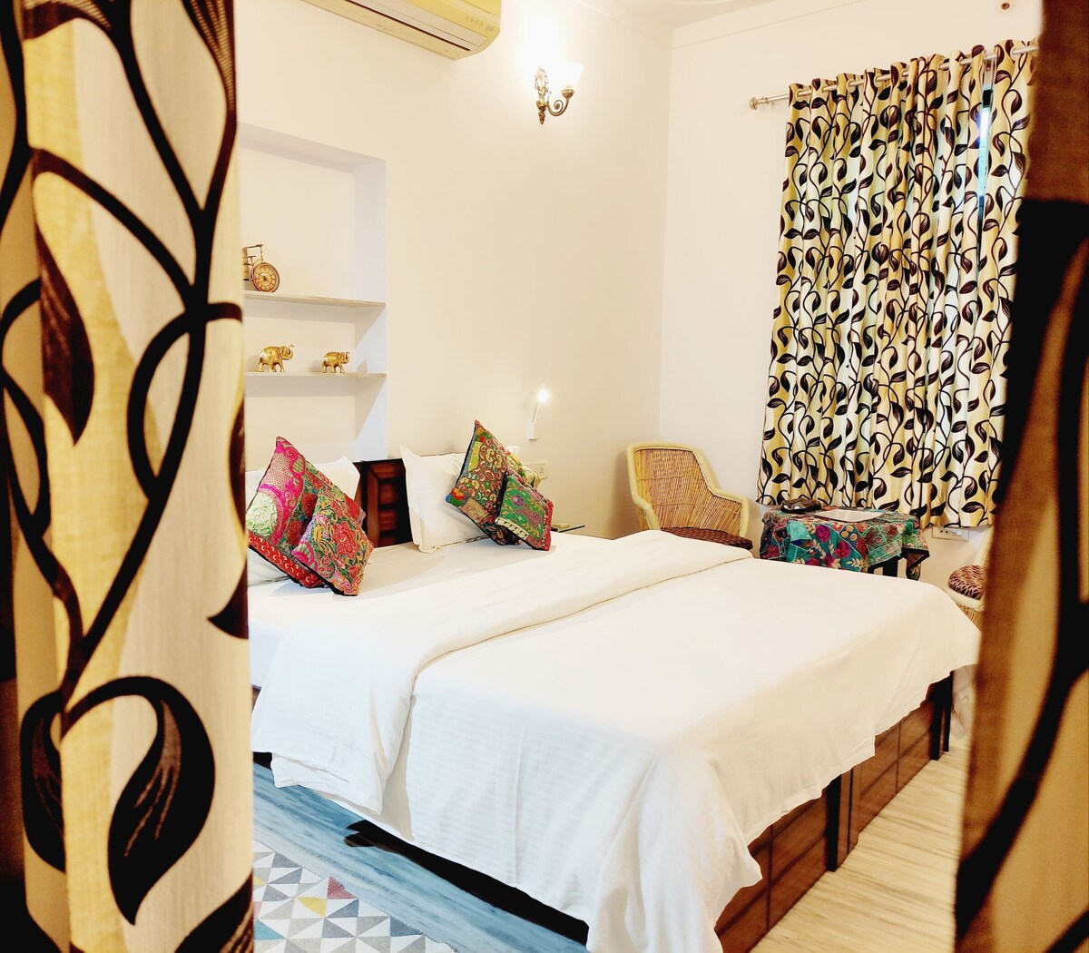 Prakash Ji's Homestay.
2 Bedroom luxurious Villa.