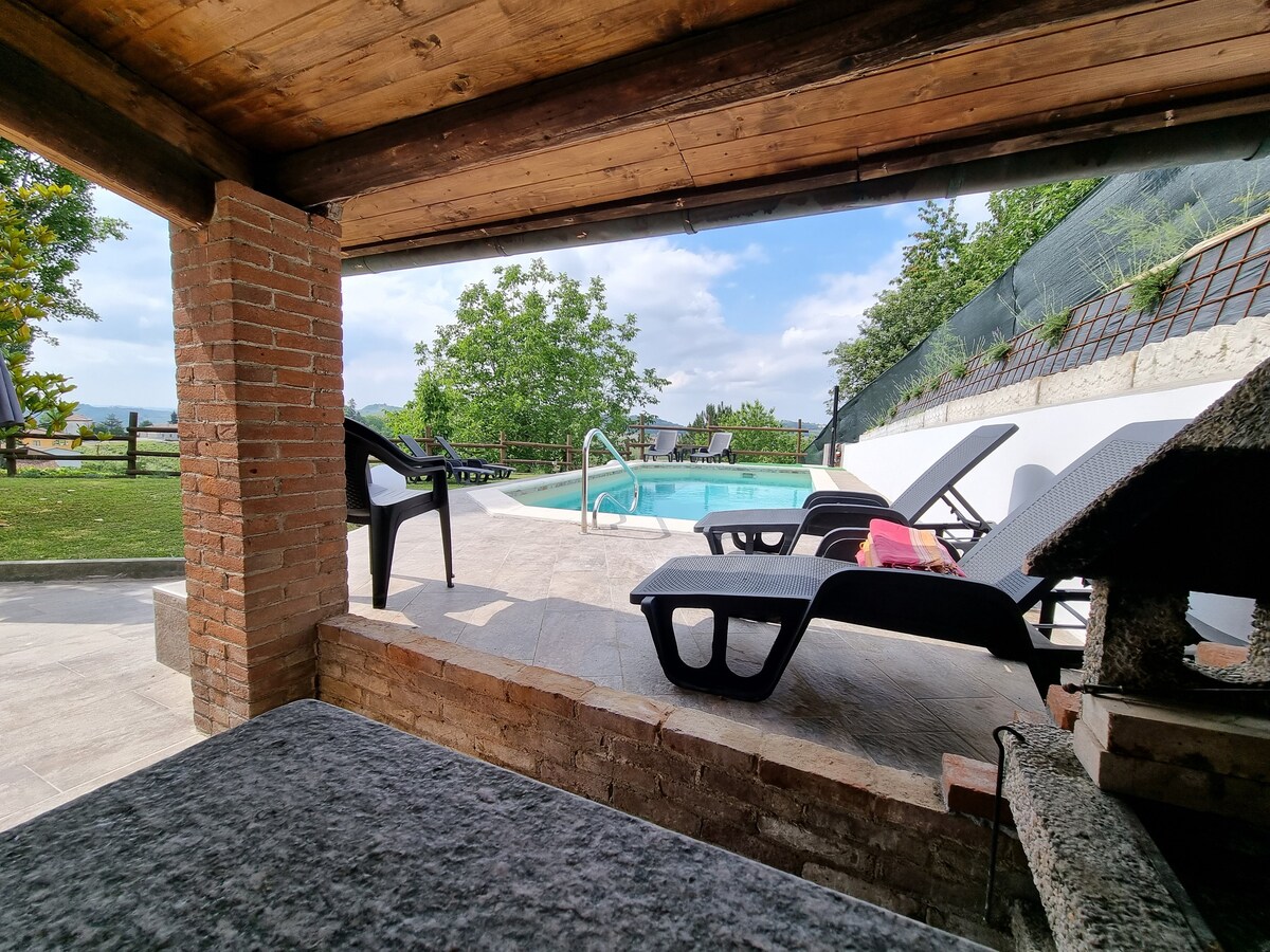 Casolare Bionzo ，带泳池的绝佳景点和景观