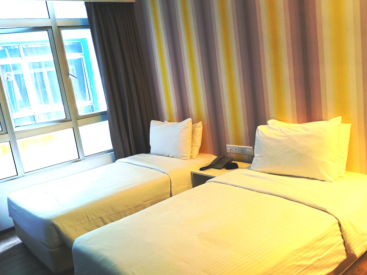 First world hotel，F，一，二号大楼豪华房标准间，提供一张双人床/两张单人床选择，