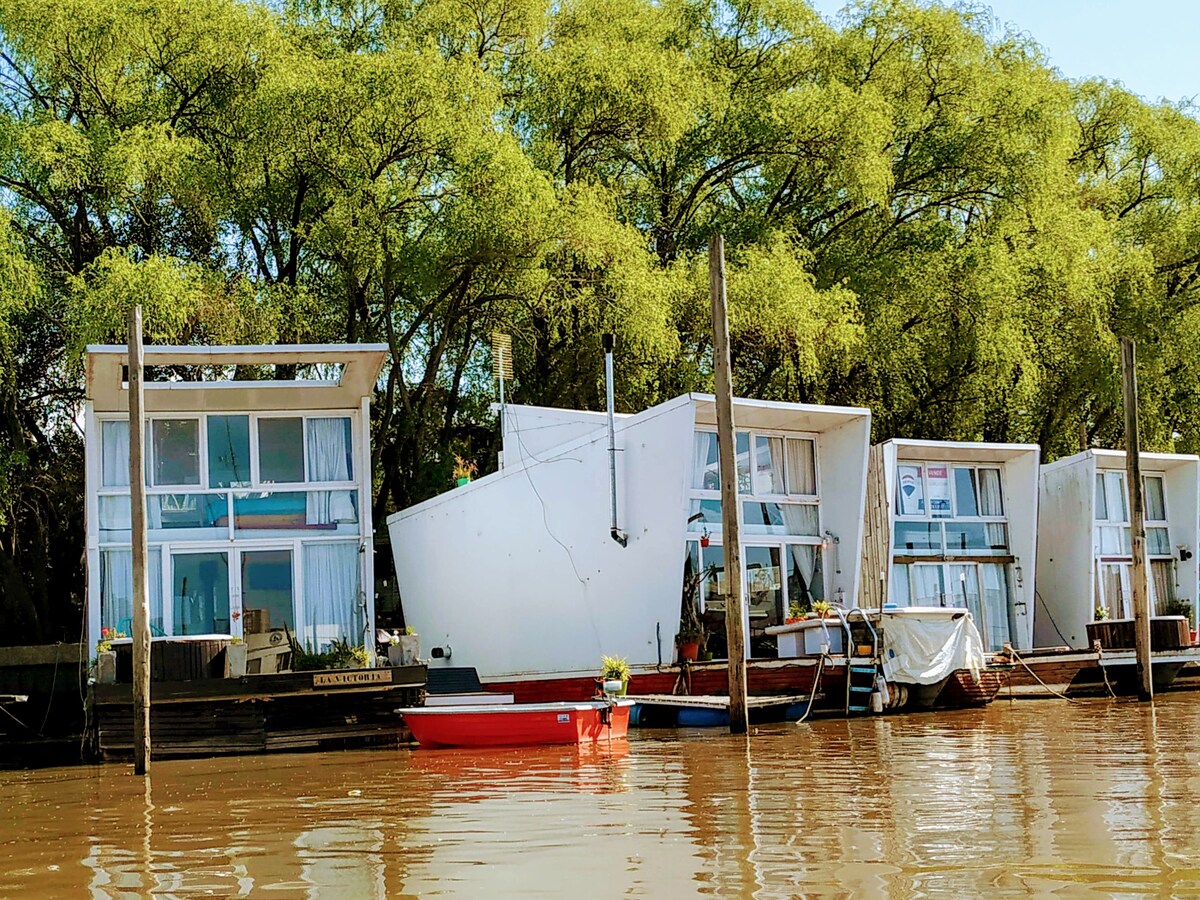 Casa flotante Barlovento. Río, paz y naturaleza