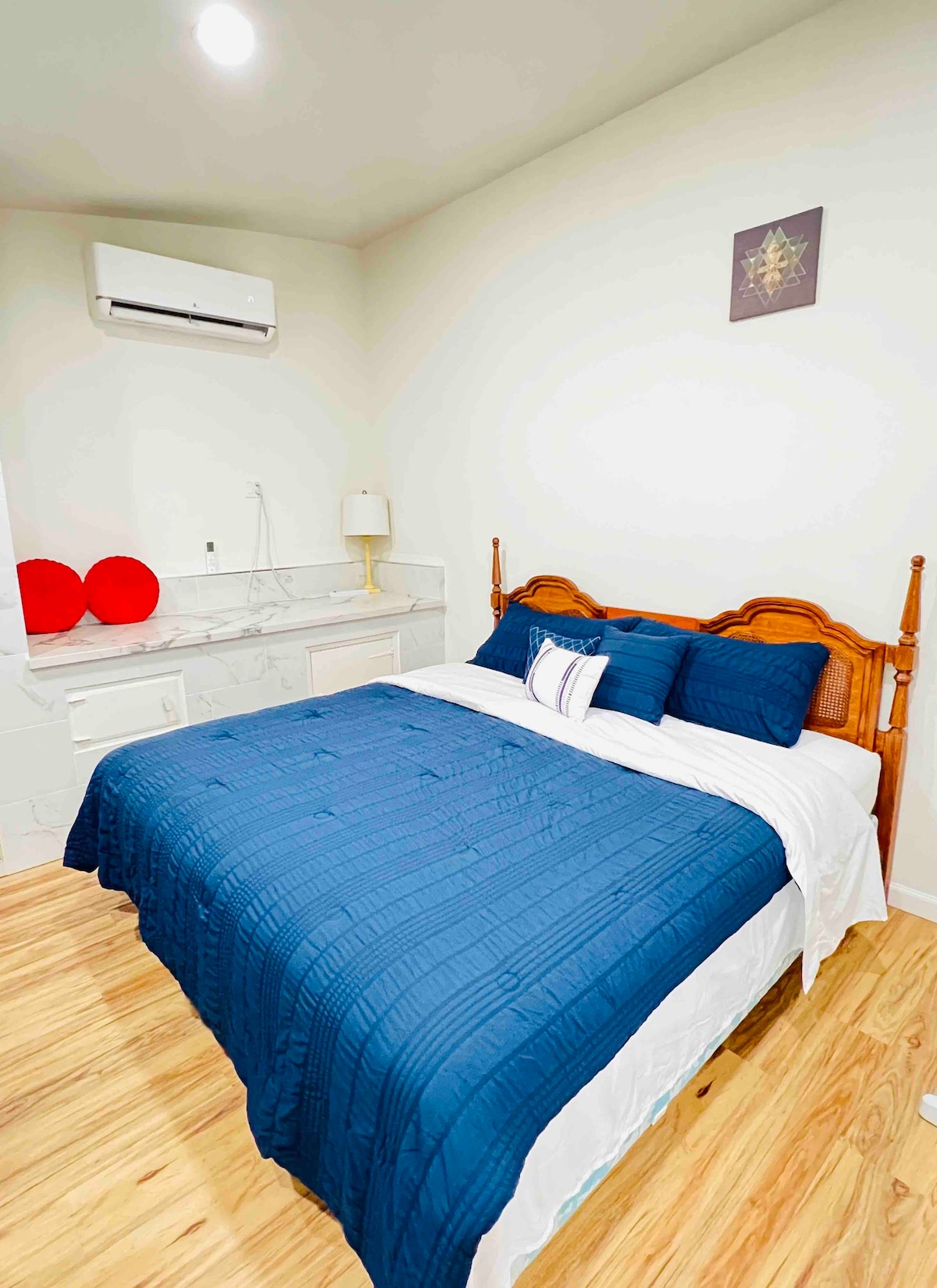 Renovated Guesthouse w/parking discount monthly