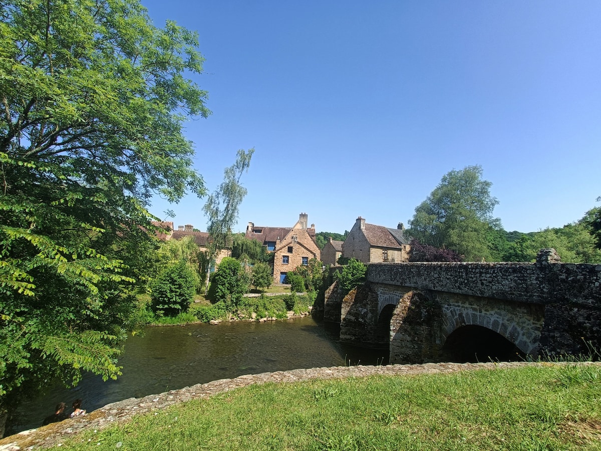 Gite du Pont St céneri le gerei ，魅力和舒适