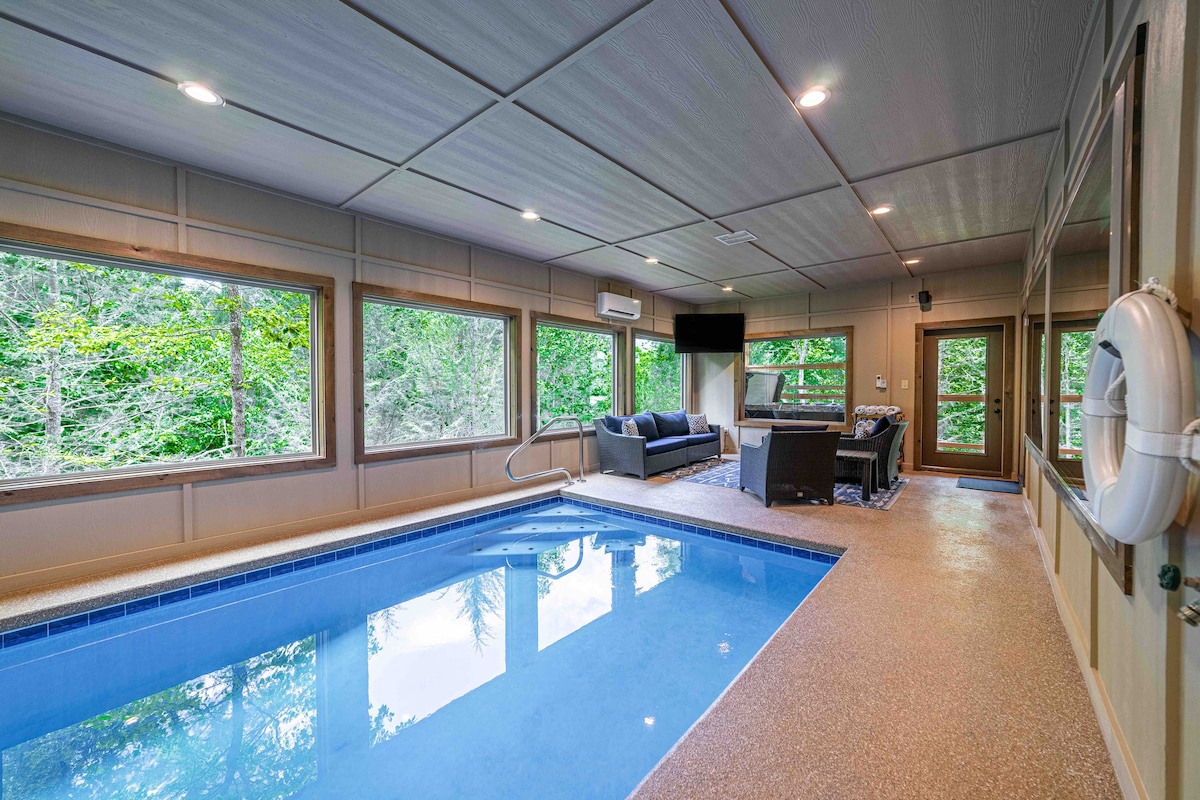 Luxe Mountain Lodge: Heated Pool ~ Hot Tub ~ Games