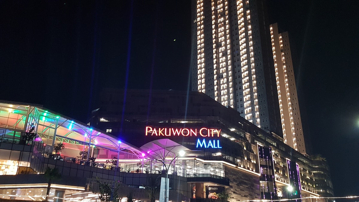 Apartement Amor Pakuwon City Mall的舒适客房