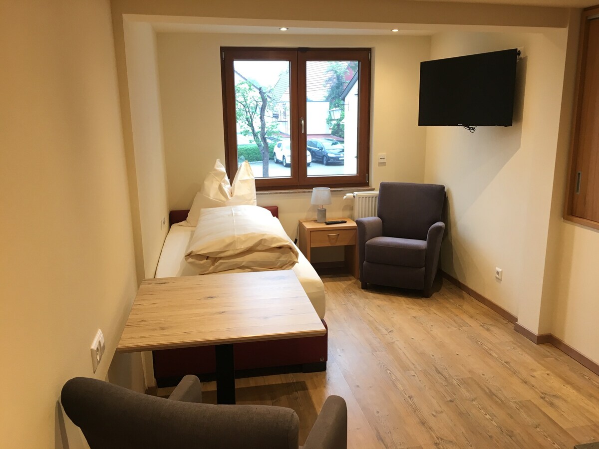 Gasthof zum Ochsen ， （ Mössingen ） ，公寓1 ， 18平方米， 1间卧室， 1人
