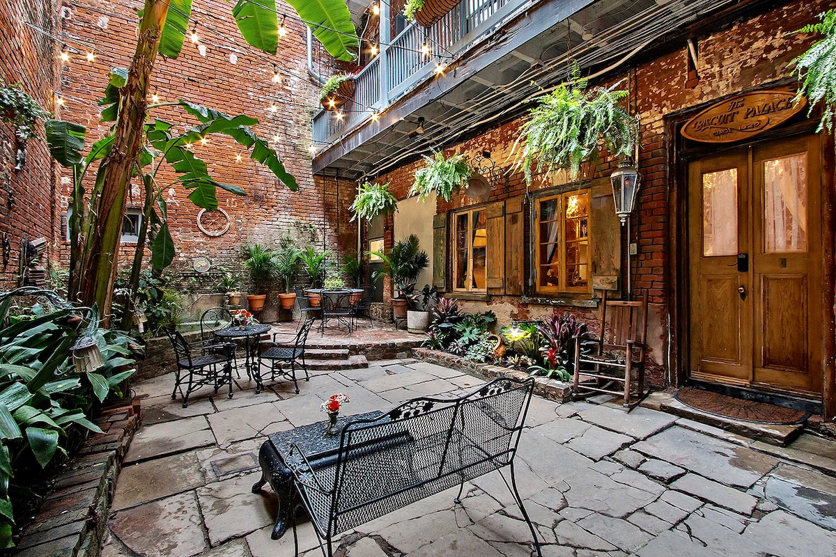 French Quarter Mansion | Sleeps 44