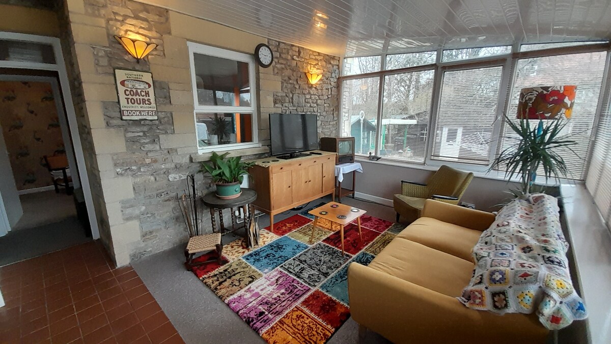 Quirky mid century themed private holiday home