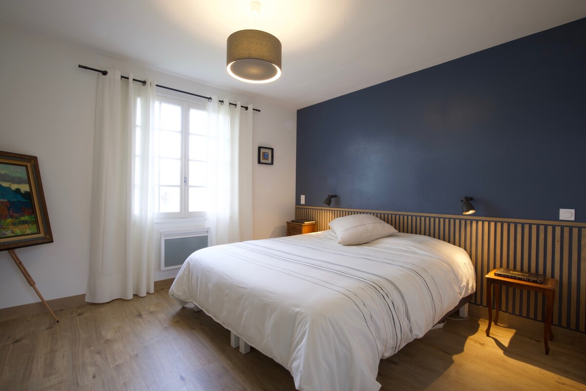 Chambre bleu au moulin de Salles