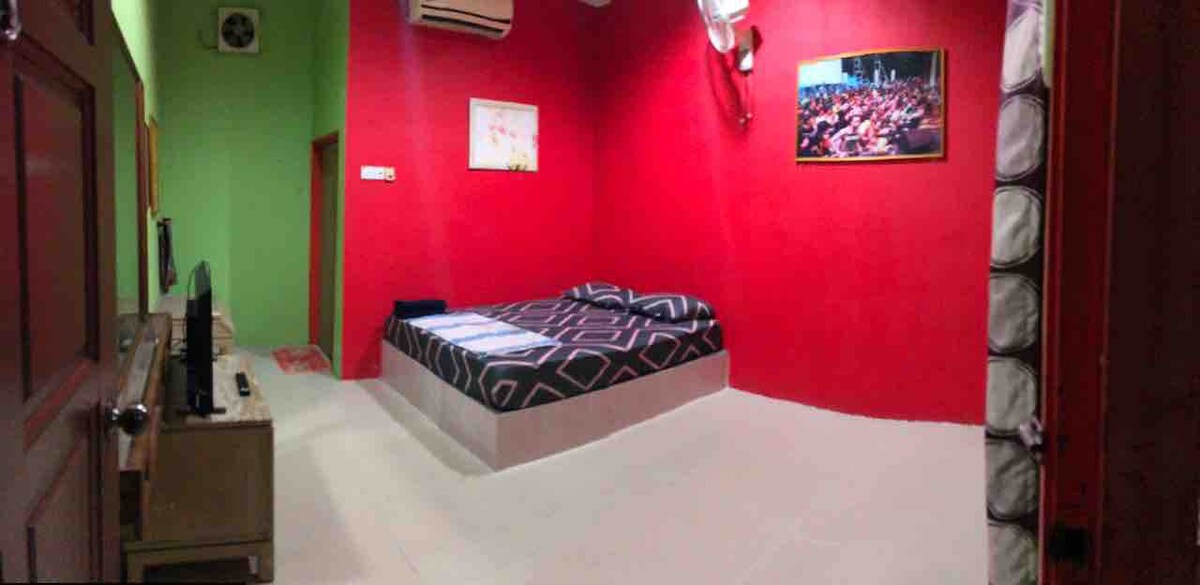 Room No. 6 in Bukit Peraksi