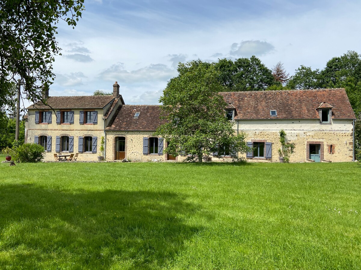 Grande maison longère avec piscine dans le Perche