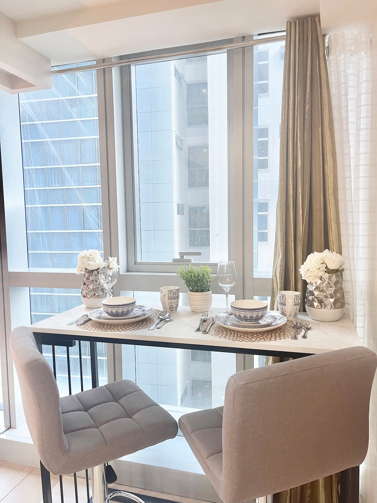 Uptown Luxury Stay in BGC: Bright&Cozy Living