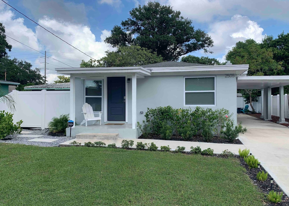 Clean, Modern Guest Home mins from Downtown Tampa