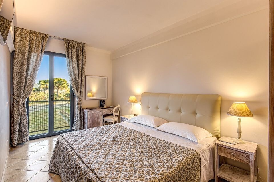 R 1150 Agosto’s Double or Twin Room With Break Fast, Central Heating & Minibar