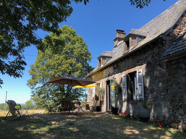 Saint-Bonnet-de-Salers的民宿