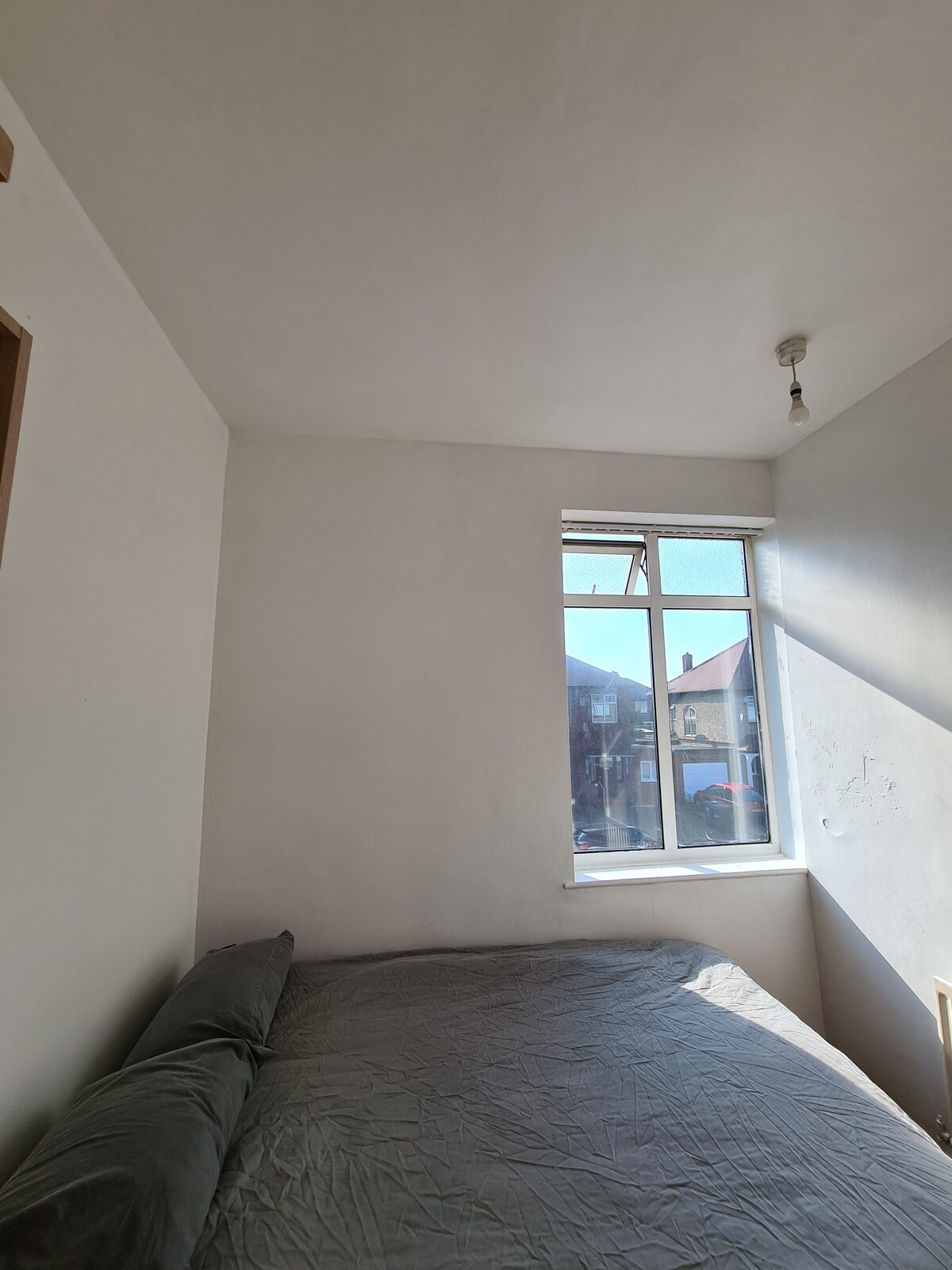 Basic Room in Newcastle. Free parking