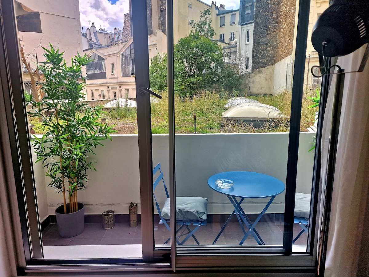 "Mini Terrasse" Paris petit appartement 2 pièces