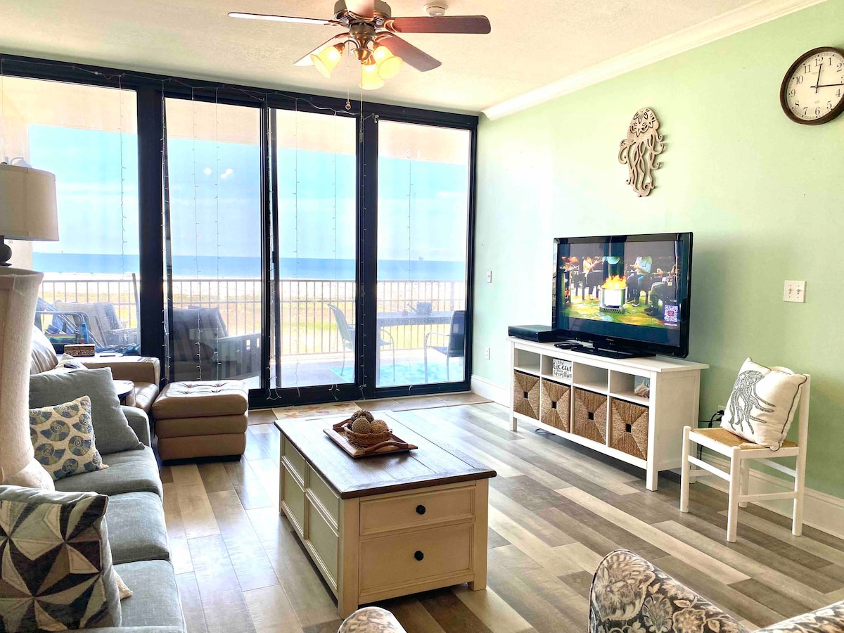 Beachfront! Gulf front! Amenities Galore!