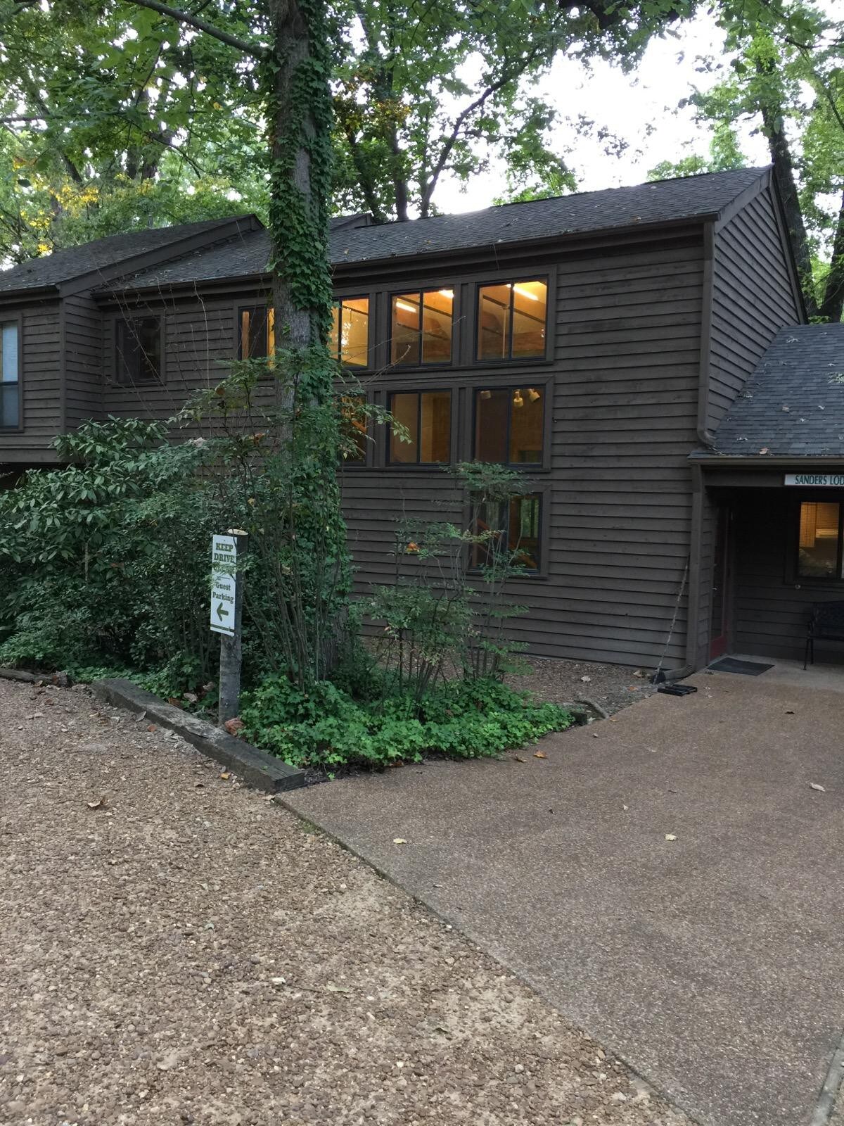 A Place in the Woods in Memphis- space for 20!