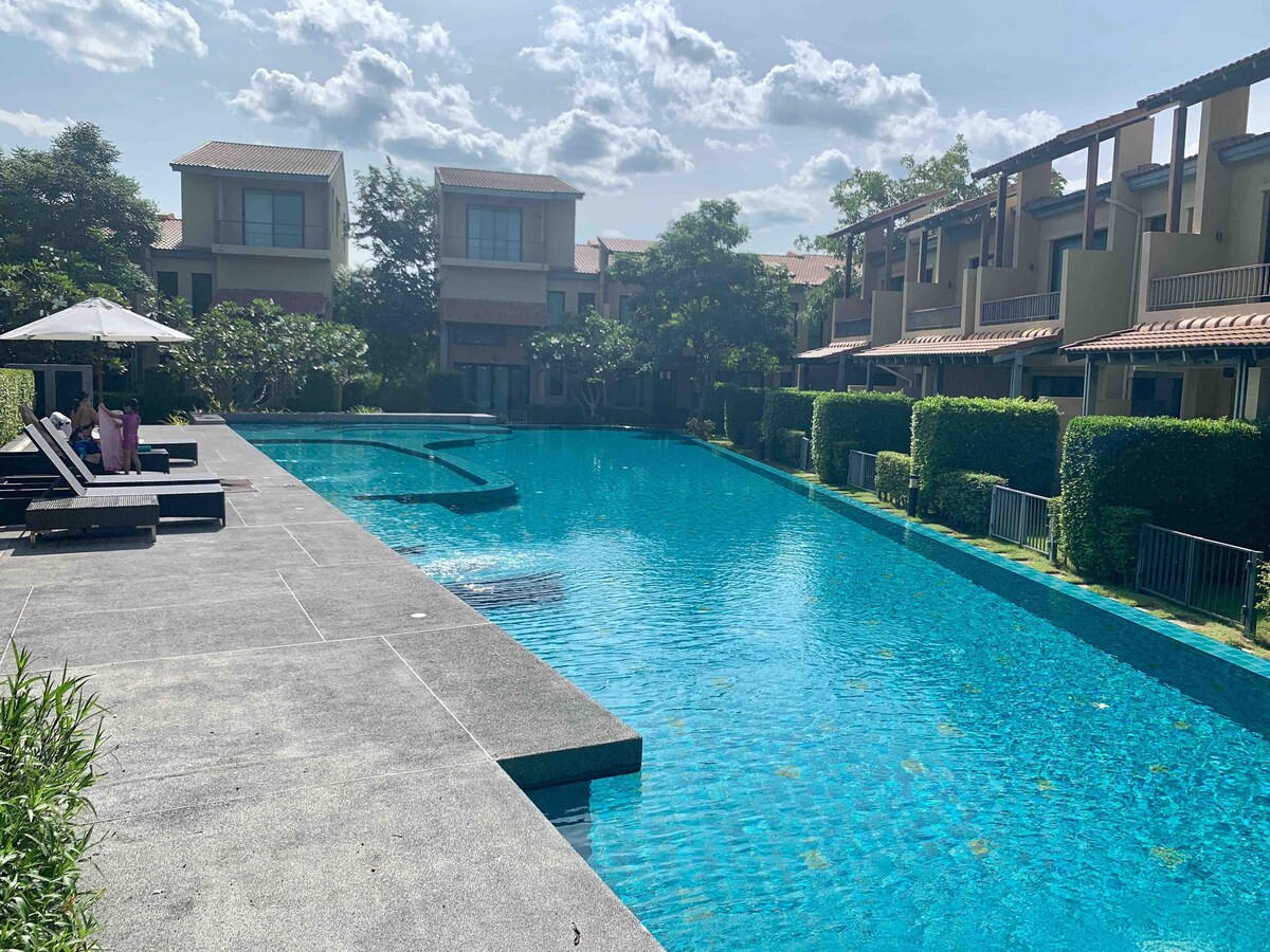 3-storey Townhouse with a pool Cha-Am, Huahin