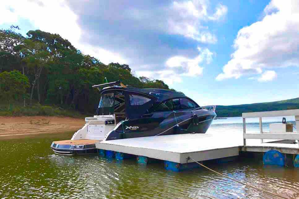 Chácara位于Águas da Represa Ibiuna-Sp.