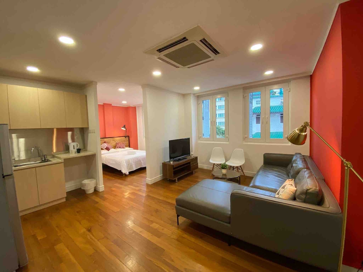 Deluxe One Bedroom Suite in CBD, 5mins walk to MRT