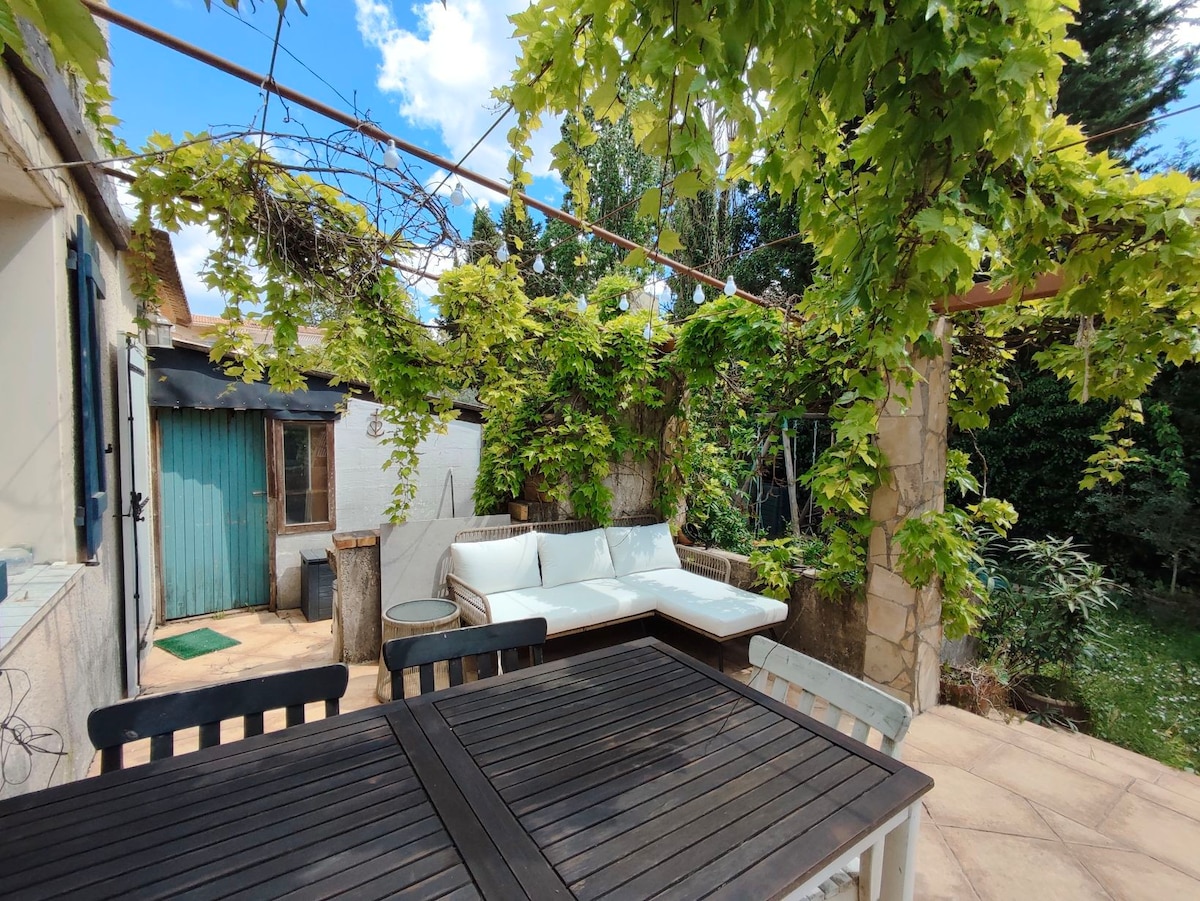 Maison de famille avec jardin arboré