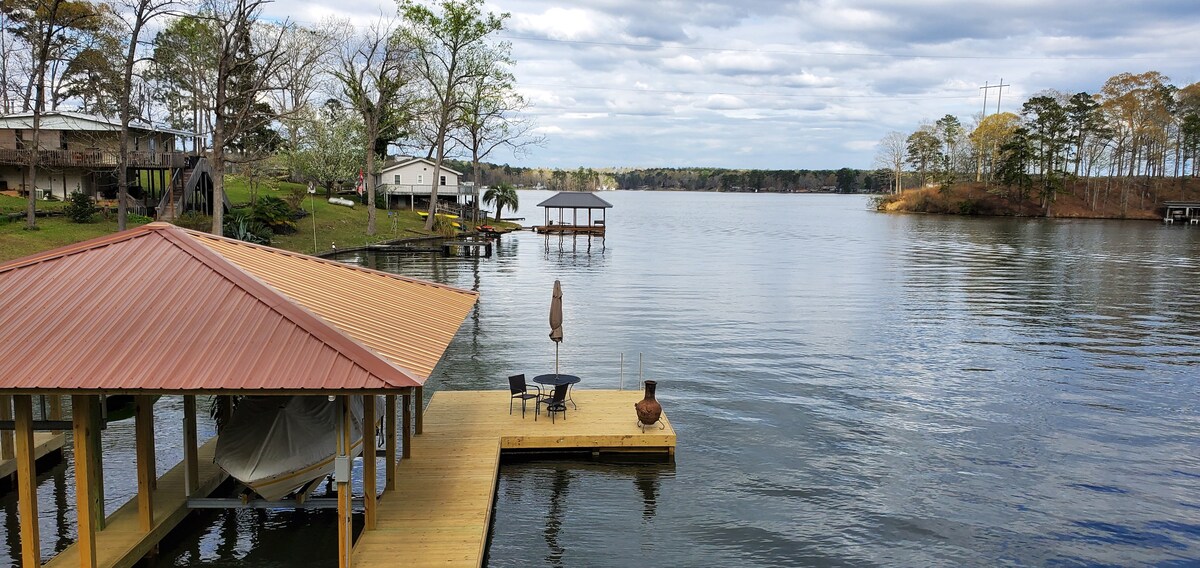 Lake Jordan Retreat - Slapout, AL