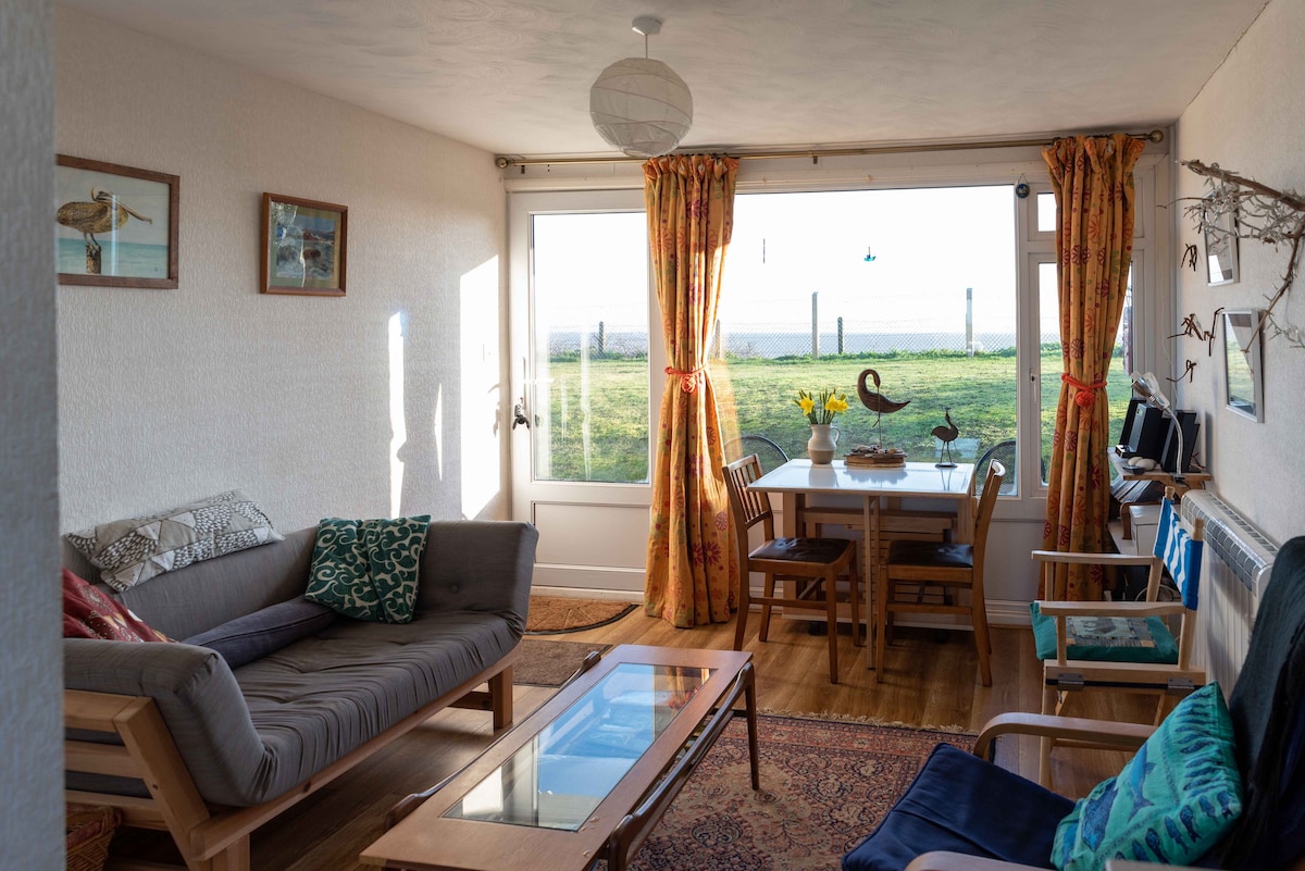 Lovely Suffolk chalet great sea views