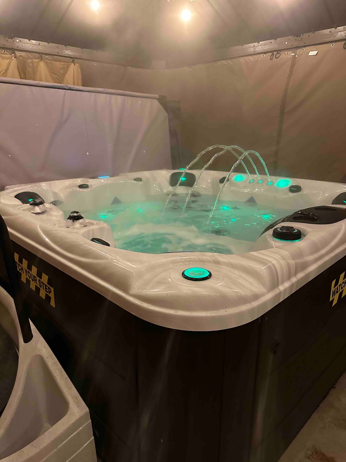 Downtown Adults Only Luxury Getaway with Hot Tub