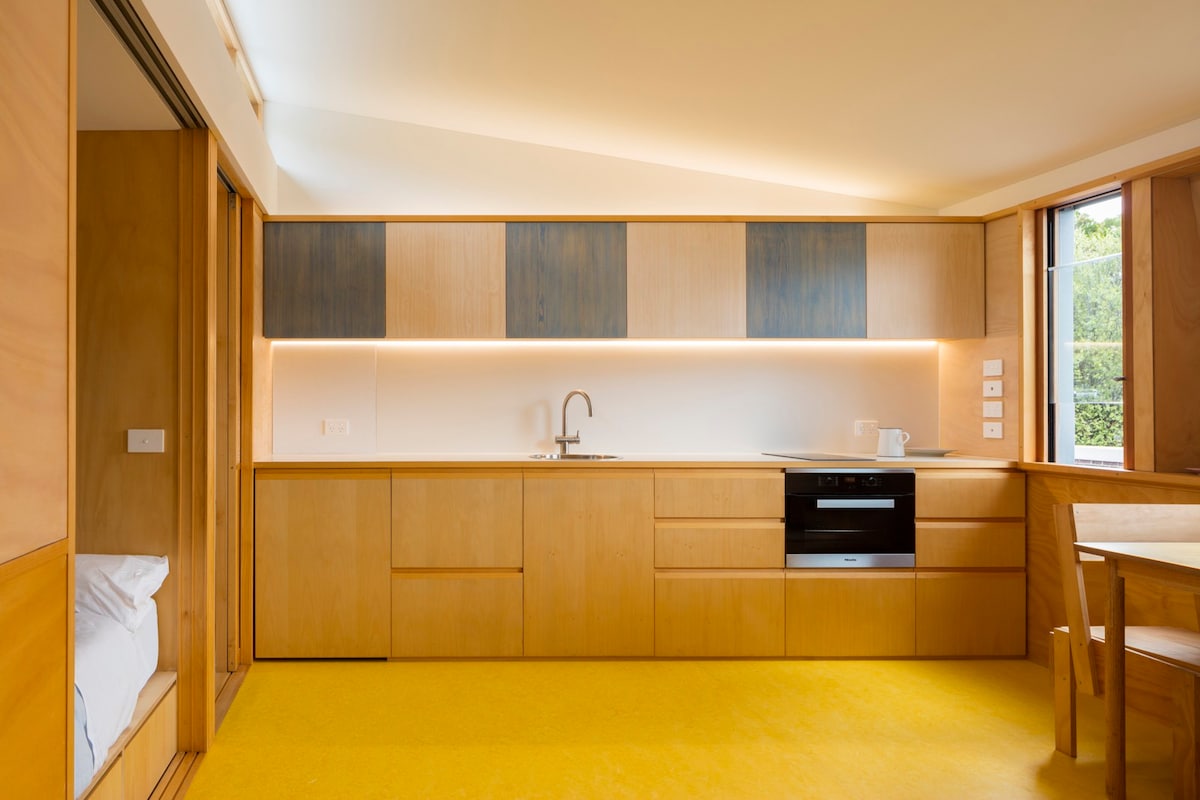 屡获殊荣的建筑师设计单间公寓。