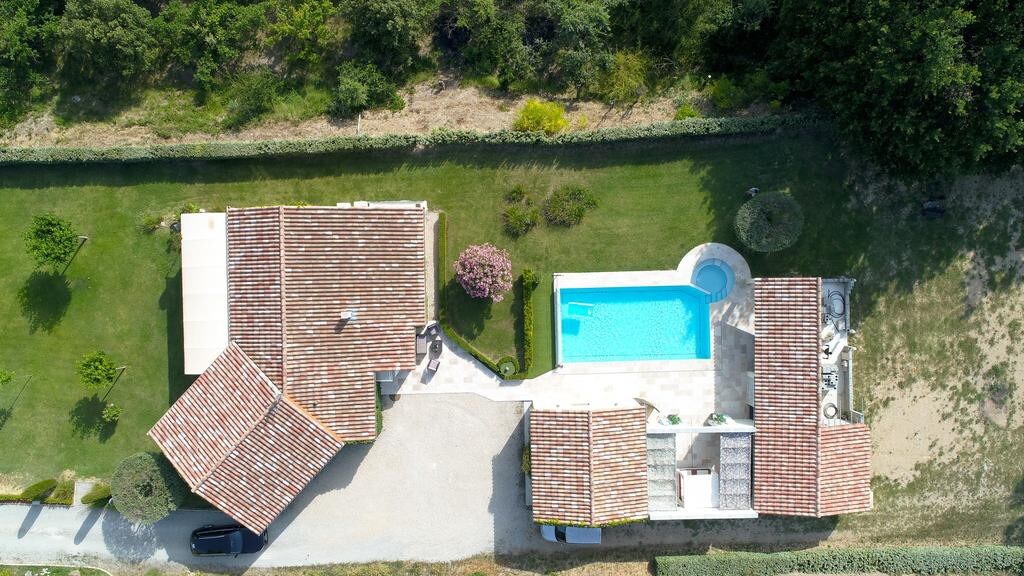 Maison piscine chauffée jacuzzi 10 personnes