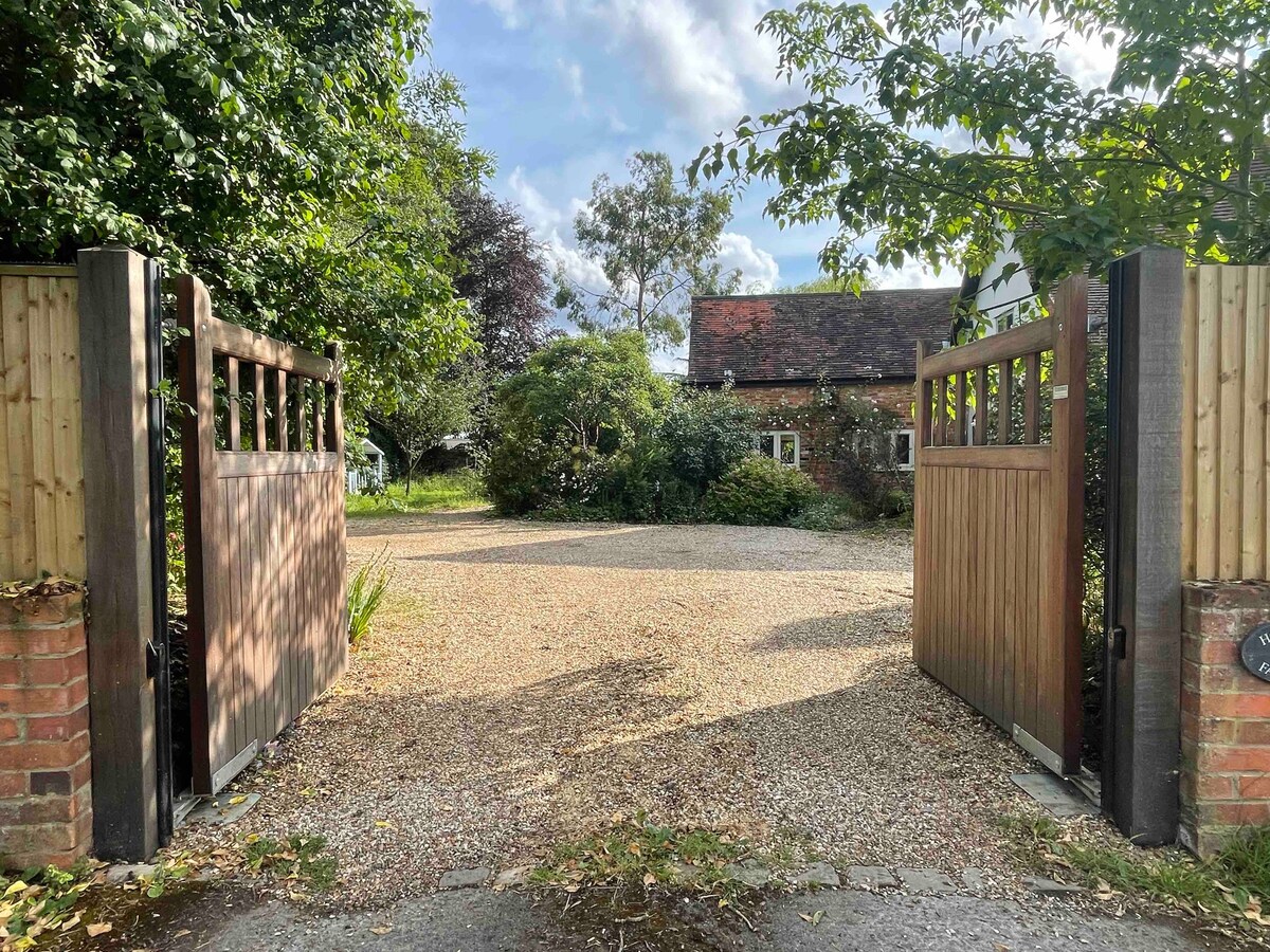 Cosy cottage 7 min from Henley w/ gated parking