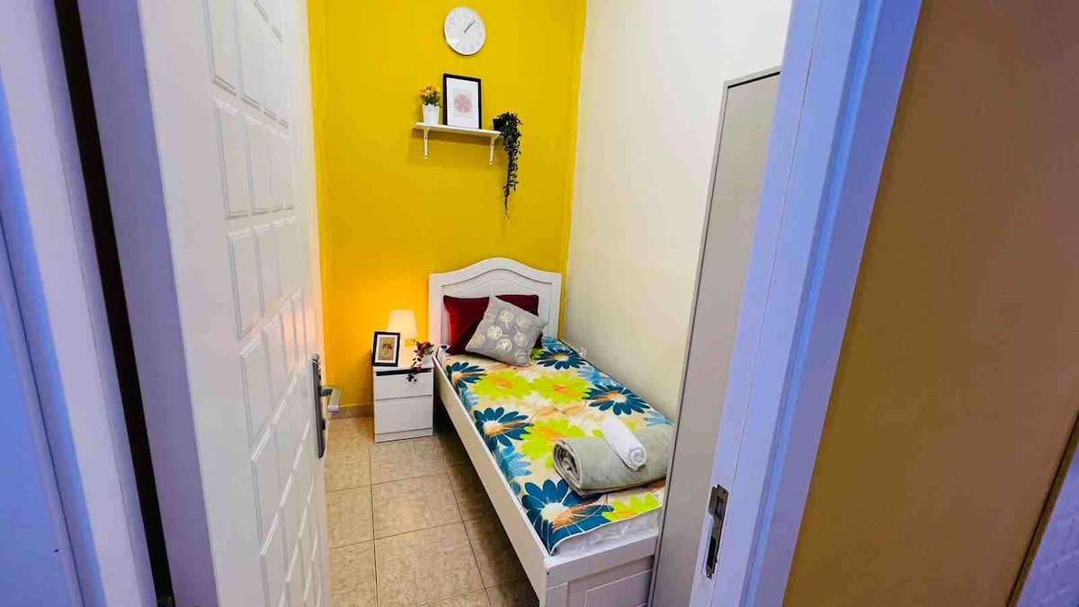 Cozy Partition Room Near Mall of the Emirates