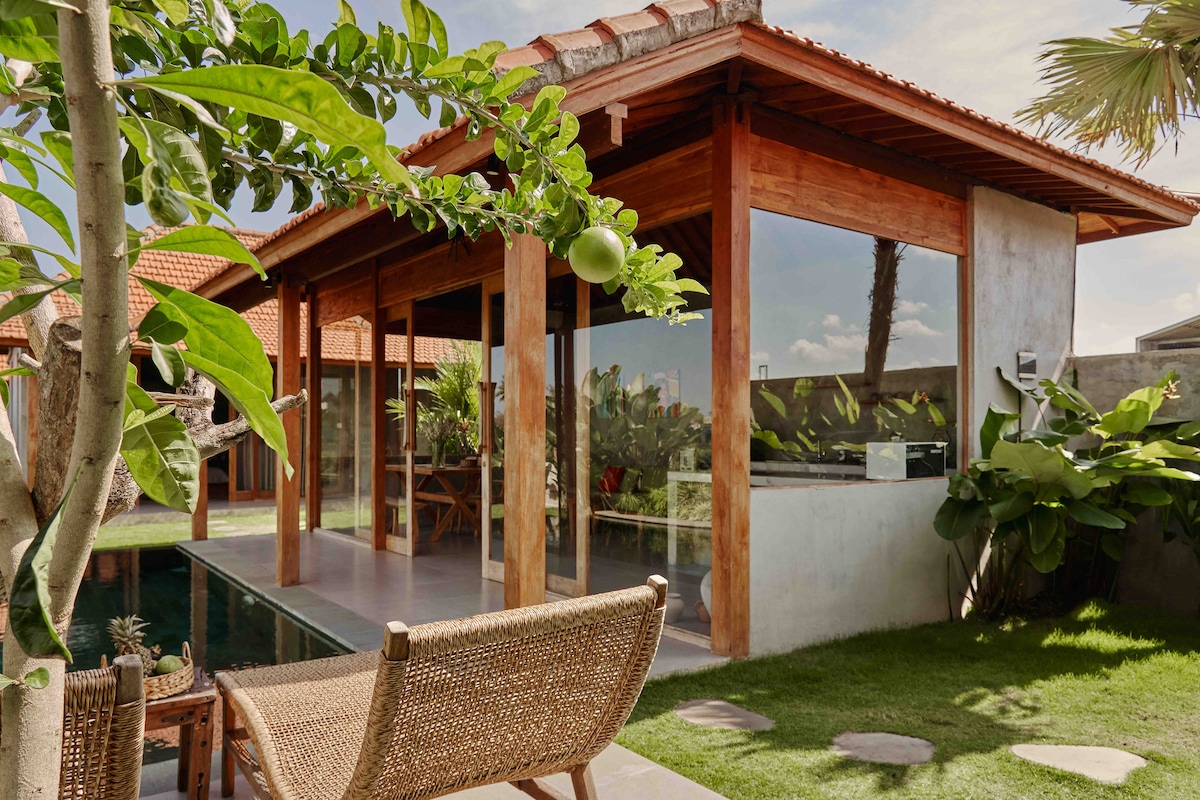 Amazing view, 2 Bd stylish villa 3, Seseh, Canggu