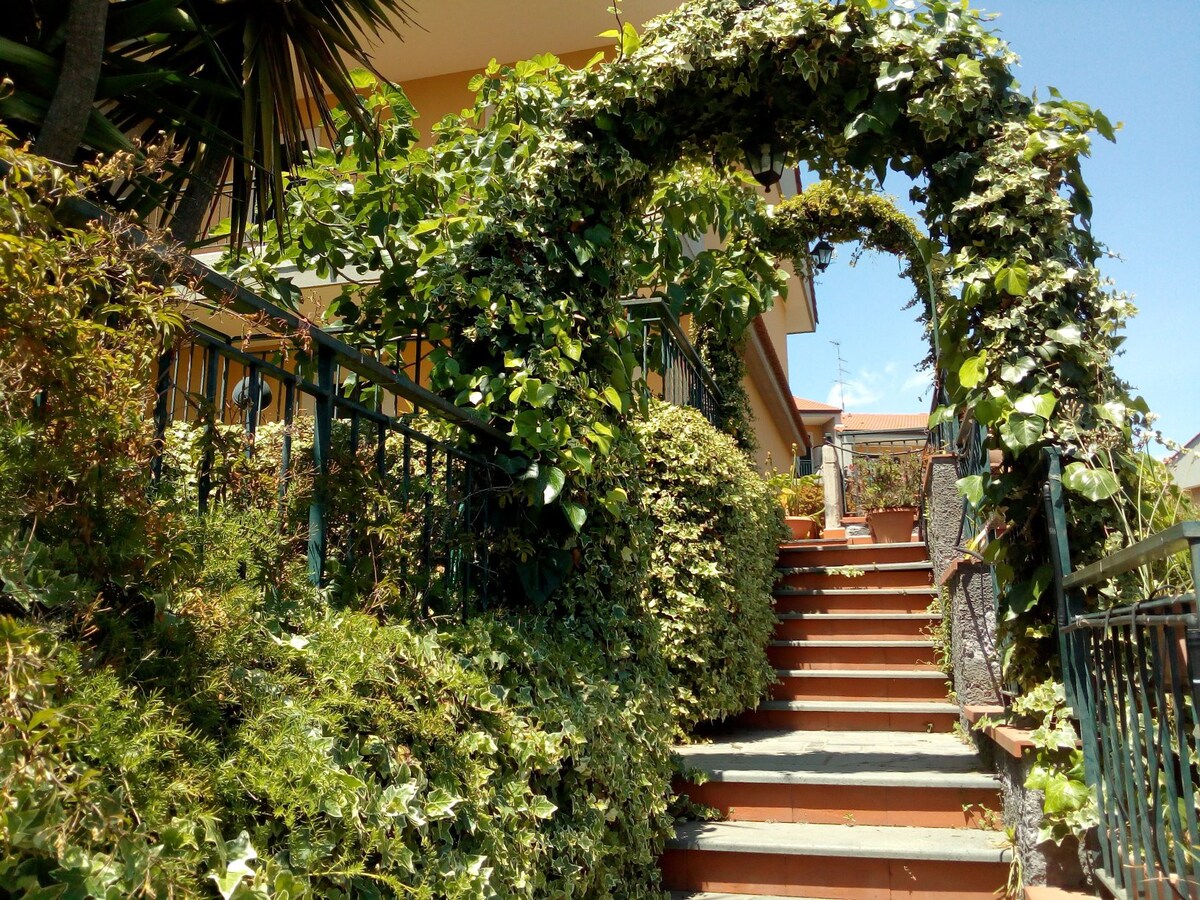 Villa low cost condivisa. Catania, Etna, Taormina