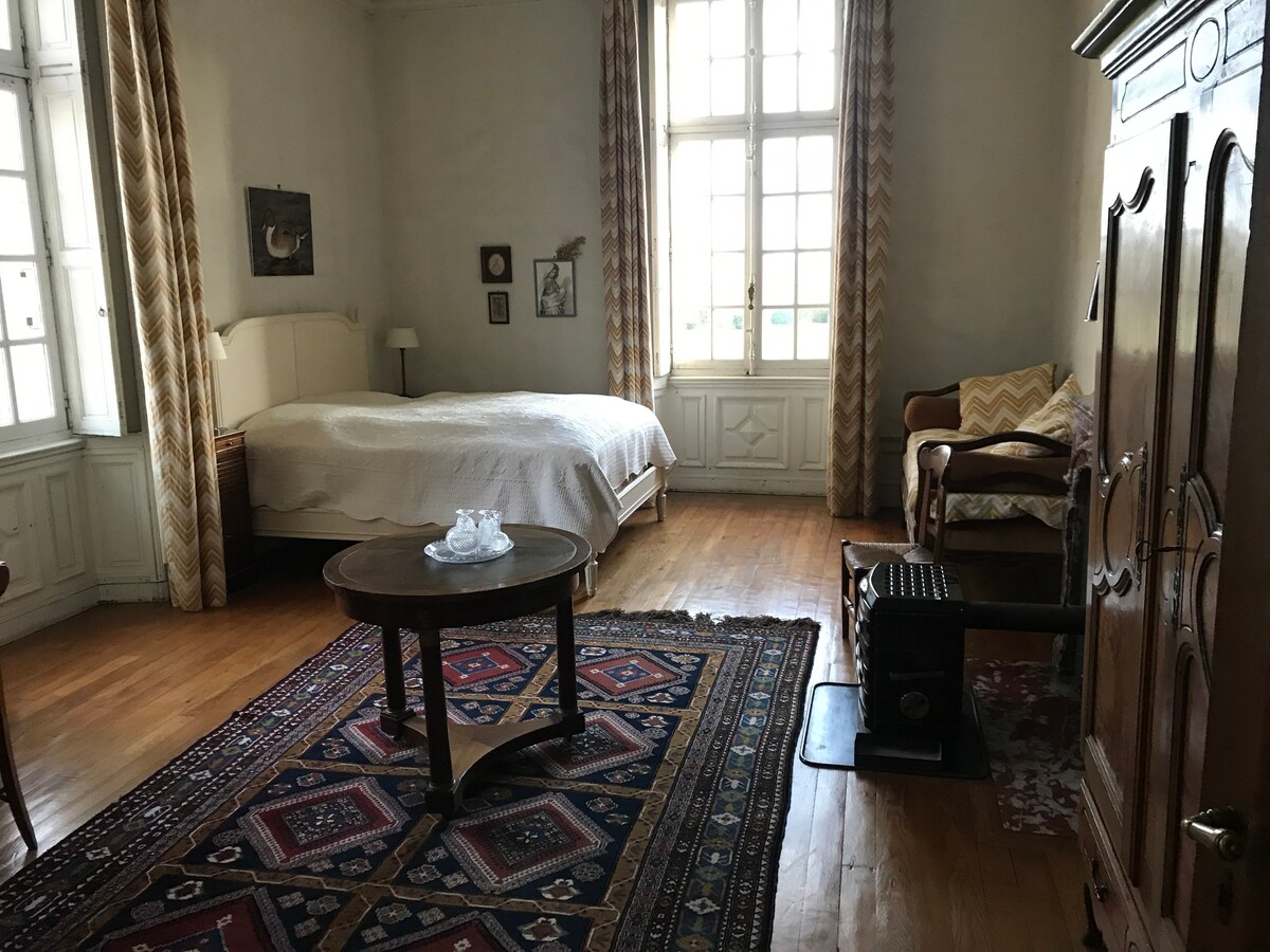 Chambre double dans le château de Joyeux