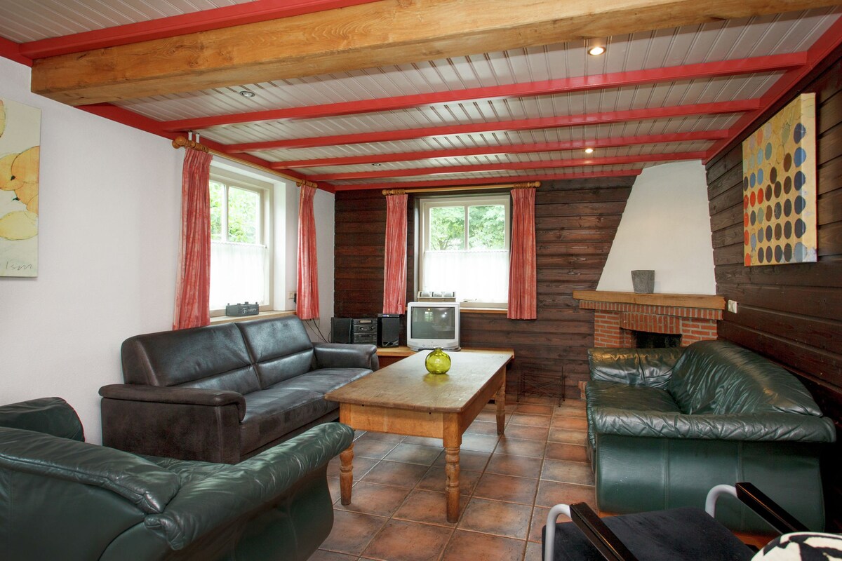 Beautiful Holiday Home in Lage Mierde