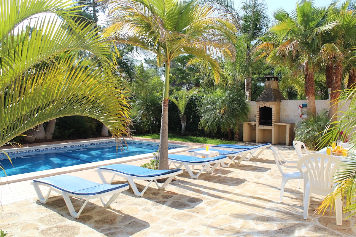 Villa with Private Pool, garden and BBQ.