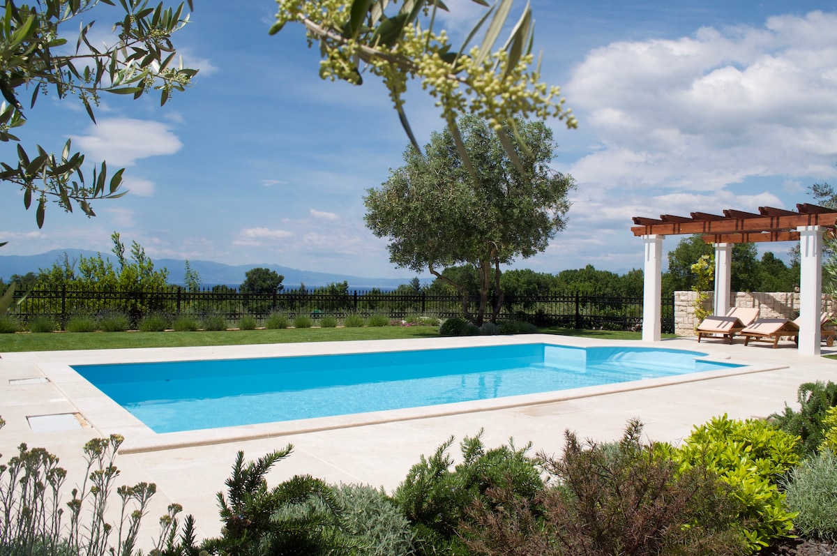 Villa Cassiopeia 4* with Private Pool and Sea View