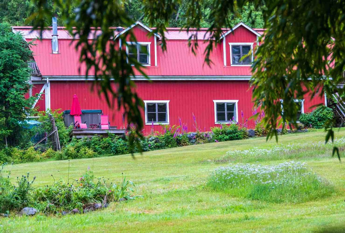 Red Barn Rustic Retreat