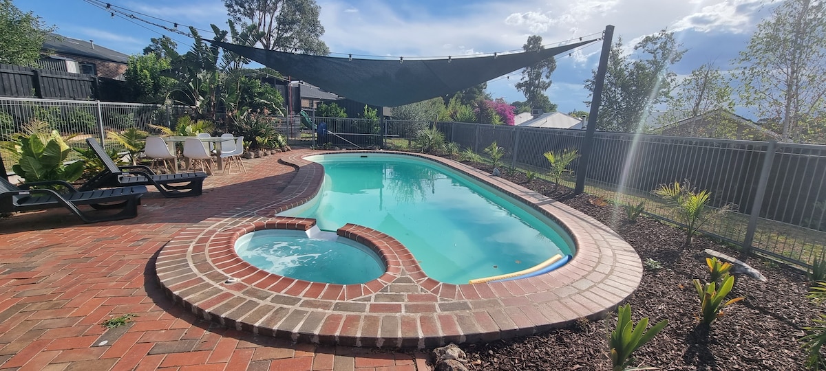 Two bedroom peaceful back house with pool and spa