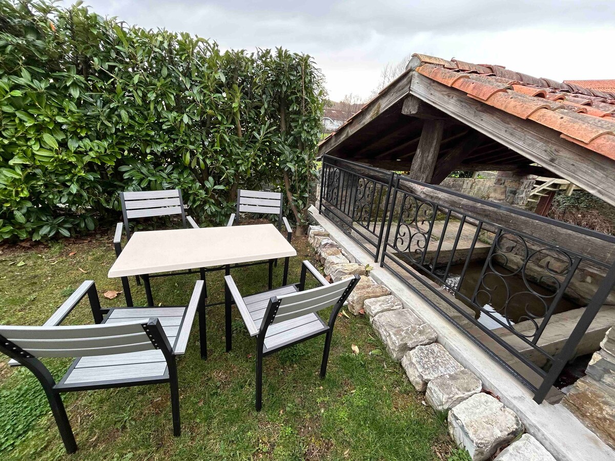 NEW-Le Lavoir-walk to town-climatisé-privé-pets