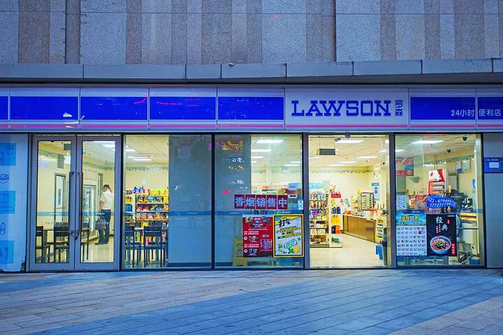 楼下24小时便利店