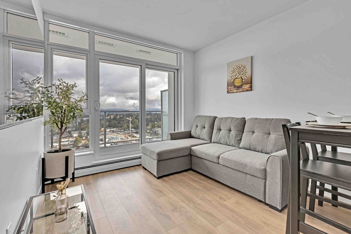 Modern 1-Bedroom Surrey Condo with Amazing Views