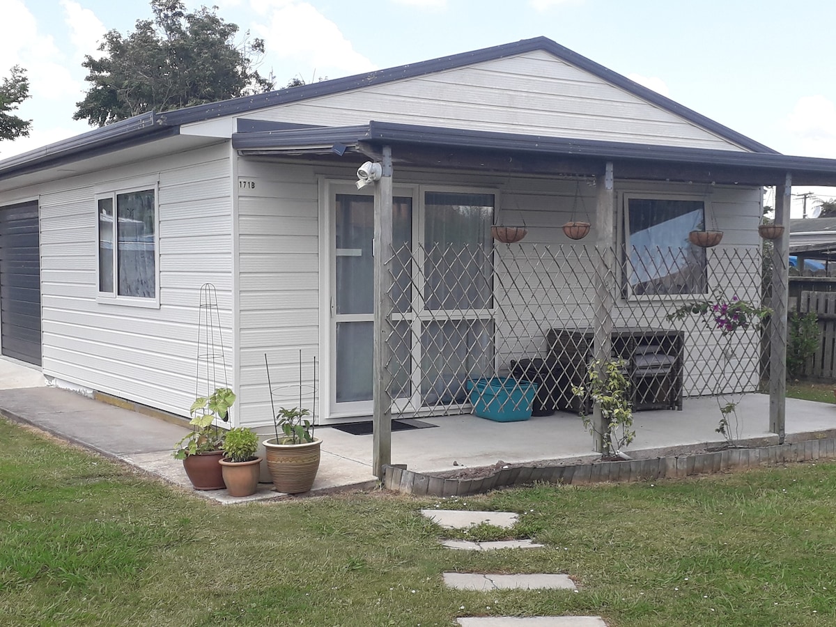 Your OWN space, close to motorway & Te Rapa